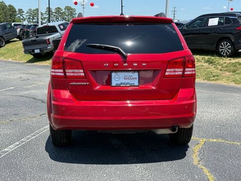 Used 2020 Dodge Journey SE w/ Blacktop Package FWD image 4