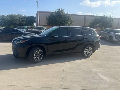Used 2025 Toyota Highlander Platinum AWD/4WD image 7