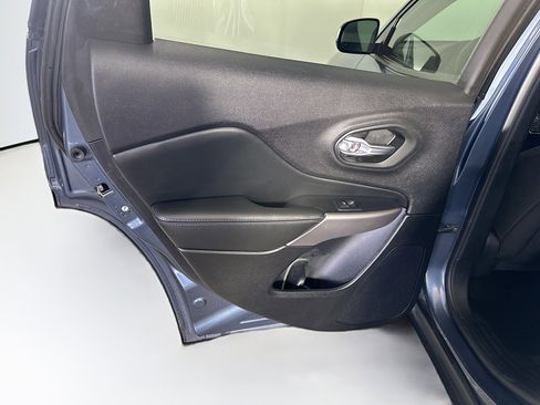 Used 2021 Jeep Cherokee Latitude image 25