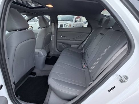 Used 2022 Hyundai Elantra SEL w/ Convenience + Premium Package FWD image 14