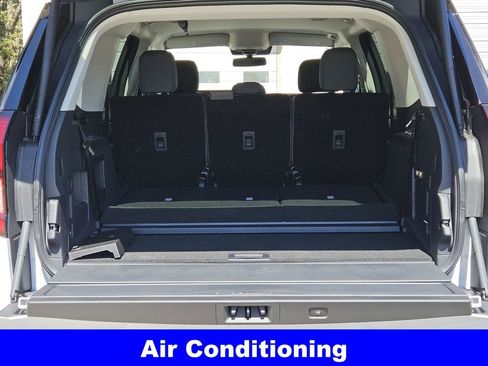 New 2025 Ford Expedition Active image 11