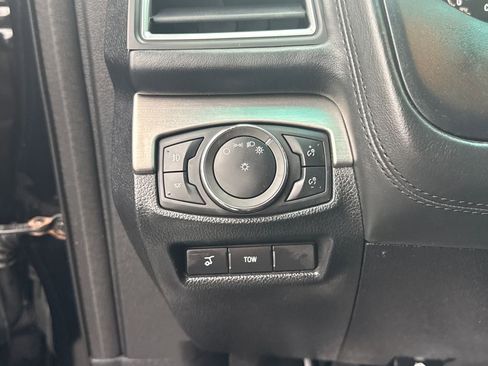 Used 2016 Ford Explorer Platinum image 28