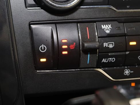 Used 2018 Ford Explorer XLT w/ Equipment Group 202A image 8