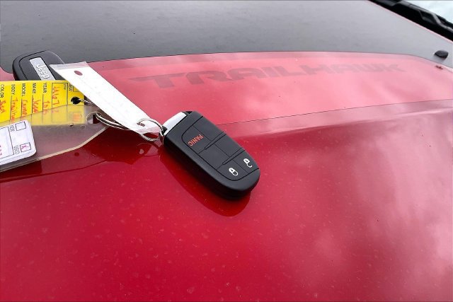 Used 2025 Jeep Compass Trailhawk AWD/4WD image 10