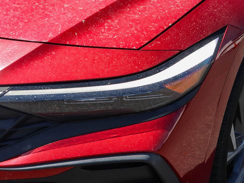 Used 2025 Hyundai Elantra SEL FWD image 2