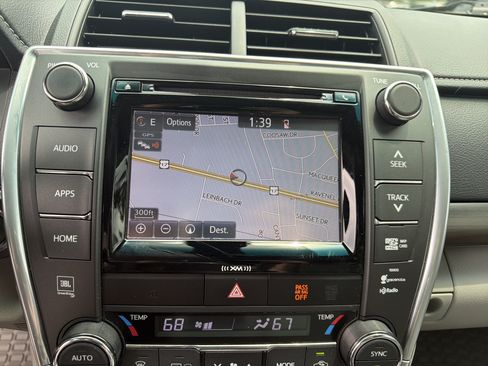 Used 2017 Toyota Camry XLE w/ Moonroof Package FWD image 24