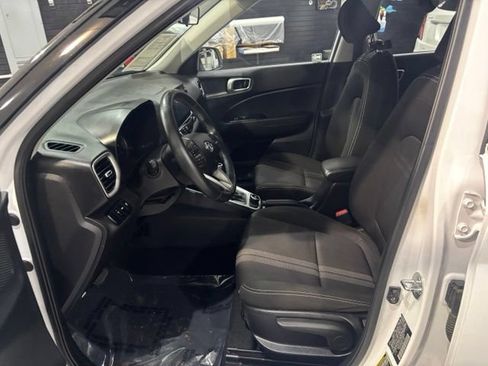 Used 2021 Hyundai Venue SEL FWD image 11