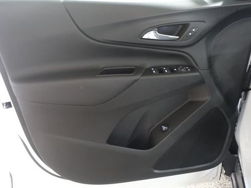 Used 2023 Chevrolet Equinox LT AWD/4WD image 9