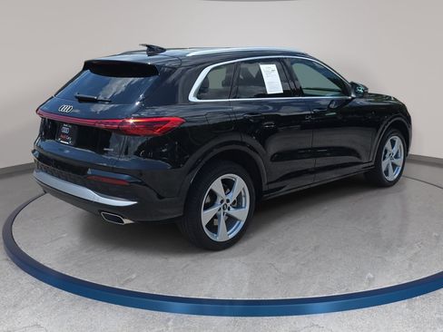 Used 2025 Audi Q5 Premium Plus w/ Premium Plus AWD/4WD image 5
