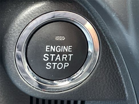Certified 2025 Subaru Forester Premium AWD/4WD image 30