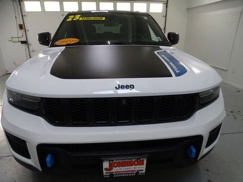 Certified 2023 Jeep Grand Cherokee Trailhawk w/ Luxury Tech Group III AWD/4WD image 25