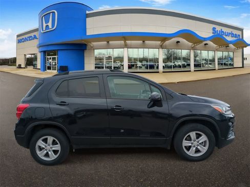 Used 2022 Chevrolet Trax LT w/ Driver Confidence Package image 9