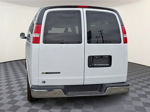 Used 2021 Chevrolet Express 3500 LT w/ LT Preferred Equipment Group image 7