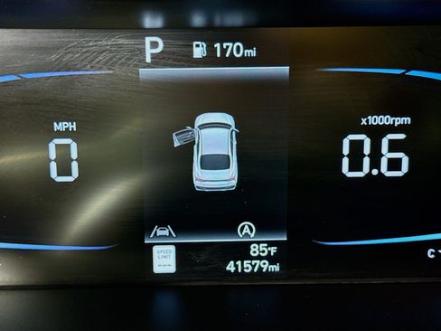 Used 2025 Hyundai Elantra SE FWD image 16