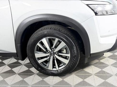 Used 2025 Nissan Pathfinder SL FWD image 12