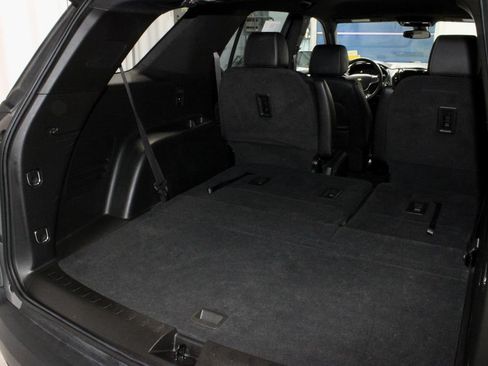 Used 2023 Chevrolet Traverse LT FWD image 15