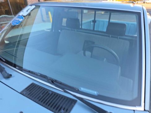 Used 1993 Nissan Pickup 2WD Regular Cab image 10