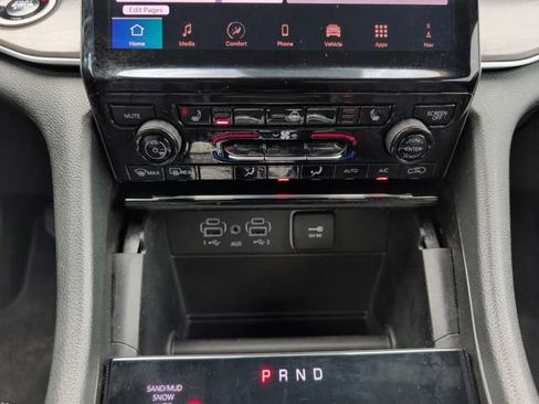 Used 2025 Jeep Grand Cherokee Limited image 22