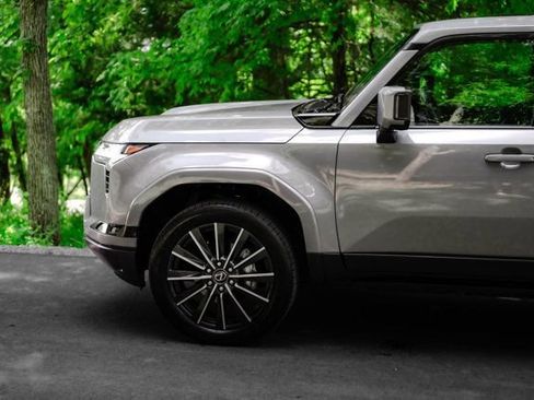 Used 2025 Lexus GX 550 AWD/4WD image 11