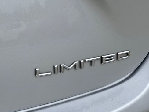 Used 2013 Toyota Avalon Limited w/ Technology Pkg FWD image 30