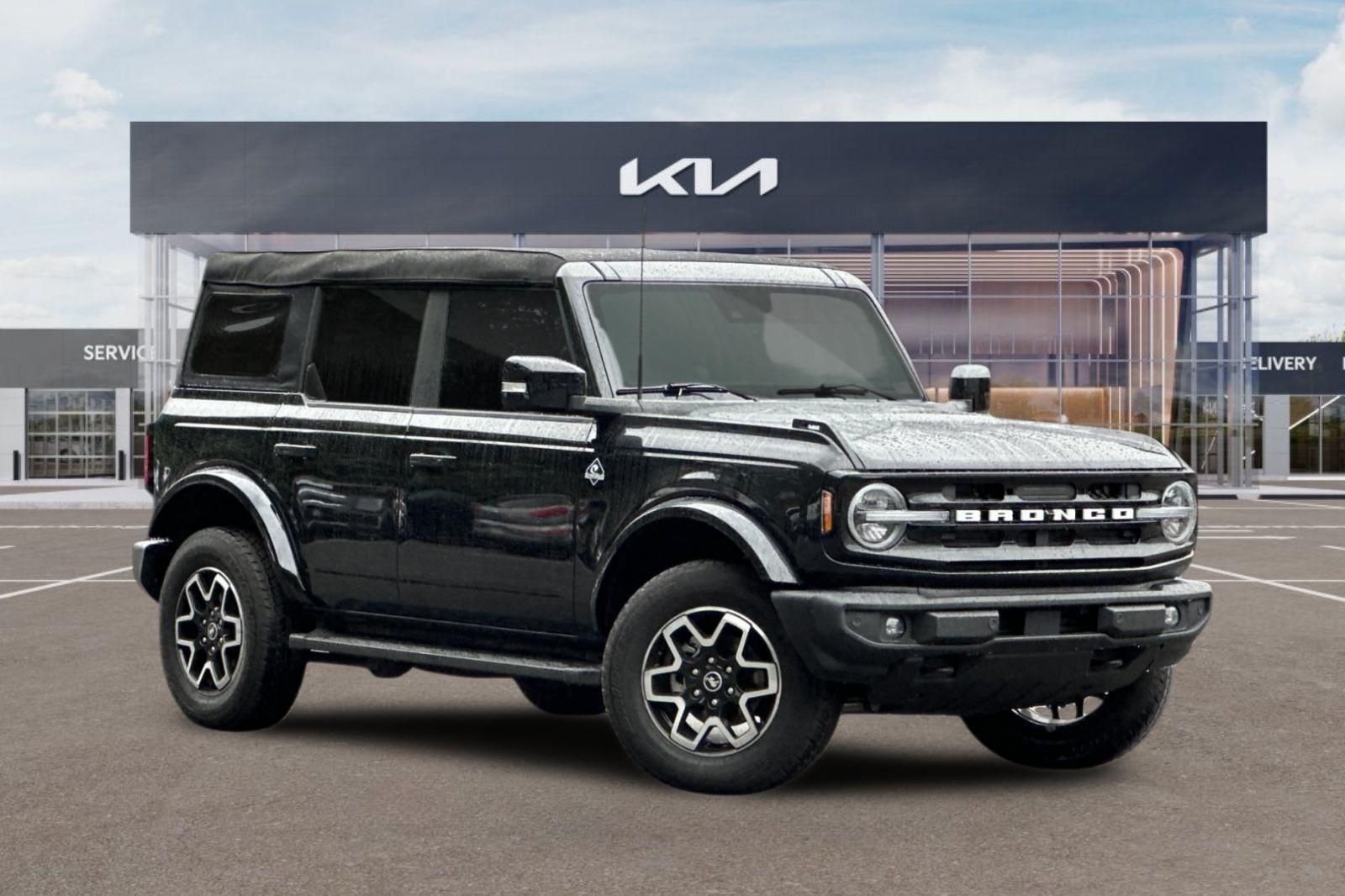Used 2023 Ford Bronco Outer Banks AWD/4WD image 2