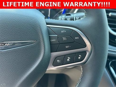 New 2026 Chrysler Pacifica Select FWD image 21