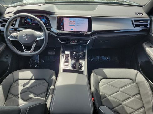 Used 2024 Volkswagen Atlas Cross Sport SE image 13