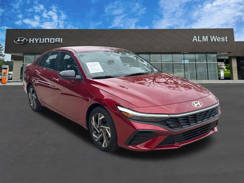 Certified 2025 Hyundai Elantra Sport FWD image 3