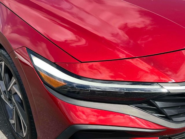 Certified 2025 Hyundai Elantra Sport FWD image 9