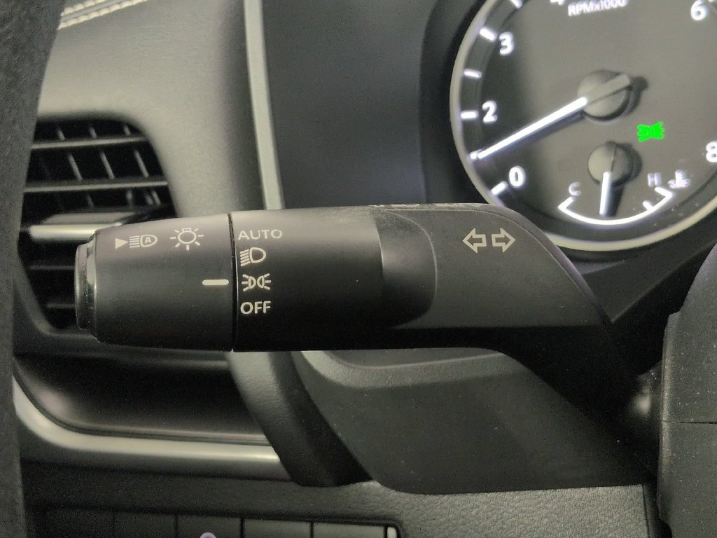 Used 2023 Nissan Rogue SV AWD/4WD image 38