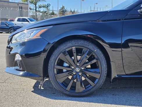 Used 2022 Nissan Altima 2.5 SR w/ Midnight Edition Package image 8