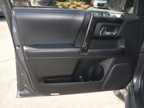 Used 2019 Toyota 4Runner TRD Off-Road Premium image 10