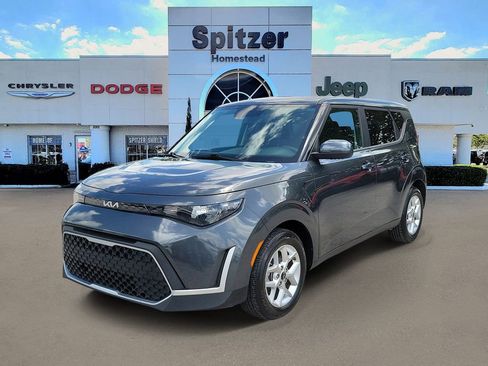 Used 2024 Kia Soul LX w/ Option Group 015 FWD image 4