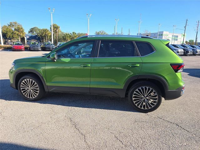 New 2026 Volkswagen Taos SE FWD image 4
