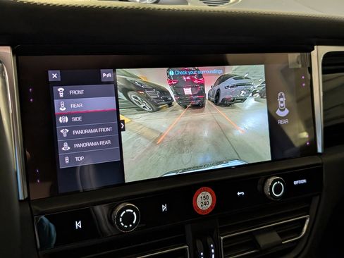 New 2026 Porsche Macan image 38