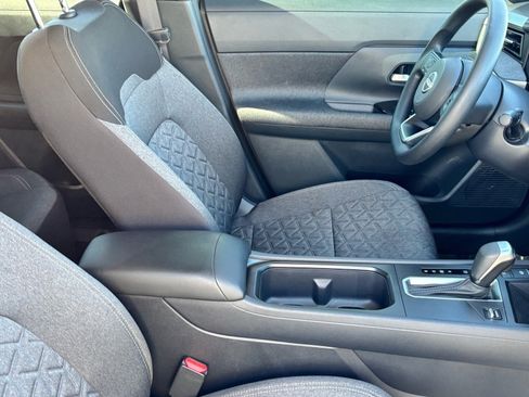 Certified 2025 Nissan Kicks SV image 10