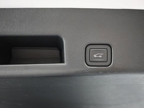 Certified 2025 Chevrolet Traverse LT image 11