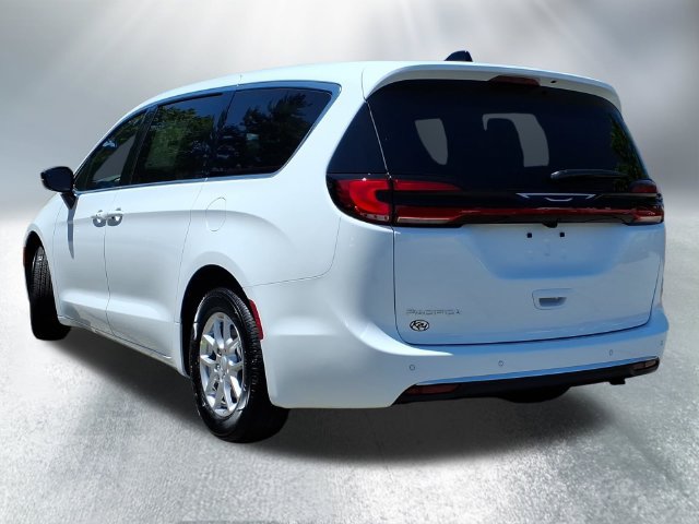 New 2027 Chrysler Pacifica Select FWD image 5