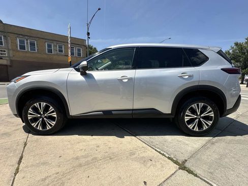 Used 2021 Nissan Rogue SV FWD image 8
