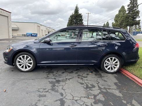 Used 2017 Volkswagen Golf SE image 6