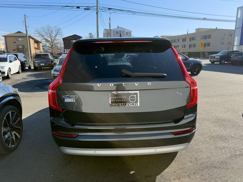 Certified 2022 Volvo XC90 T6 Momentum w/ Climate Package image 5