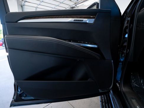 Used 2026 Cadillac Escalade ESV Platinum Sport w/ LPO, ONYX Package image 22