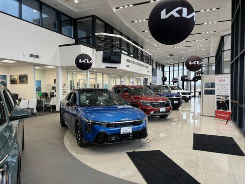 Used 2020 Toyota RAV4 XLE image 11