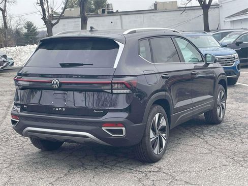 New 2025 Volkswagen Taos SE image 6