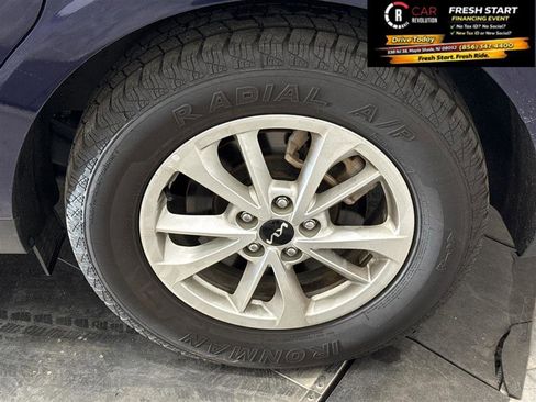 Used 2024 Kia Carnival LX image 75