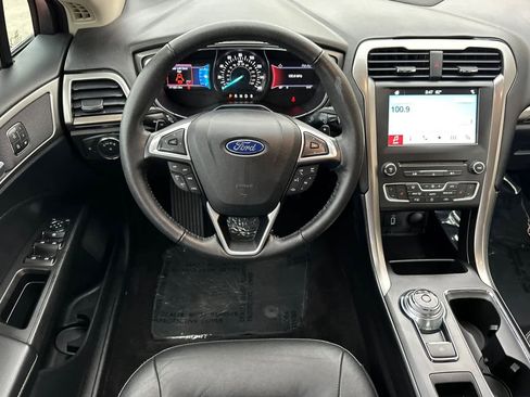 Used 2017 Ford Fusion SE w/ Fusion SE Technology Package image 13
