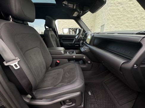 Used 2023 Land Rover Defender 110 image 20
