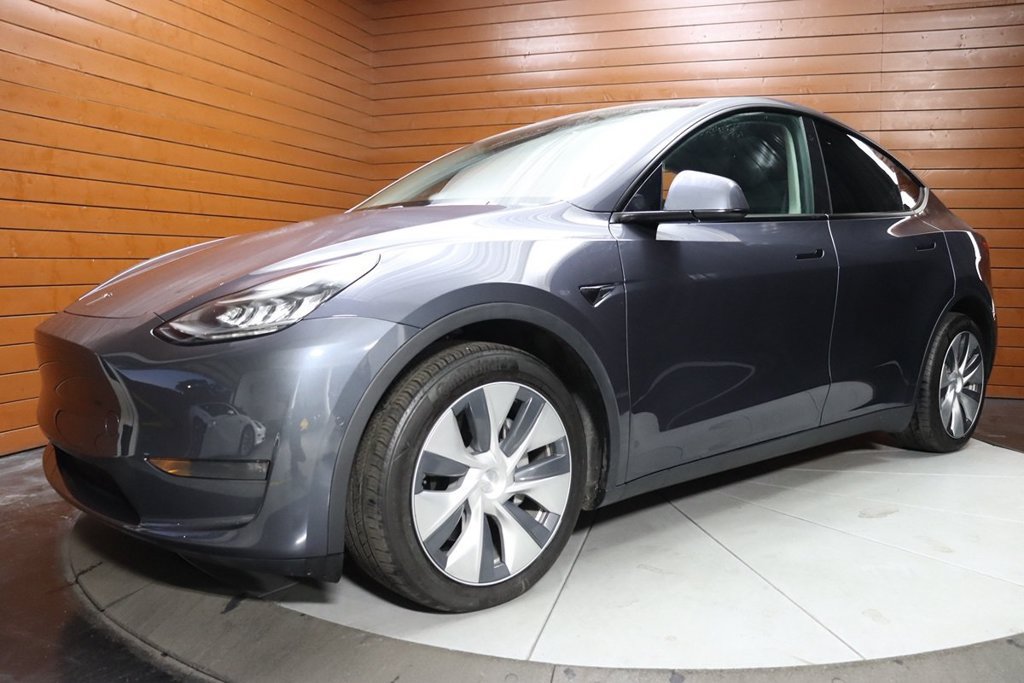 Used 2023 Tesla Model Y Long Range AWD/4WD image 1