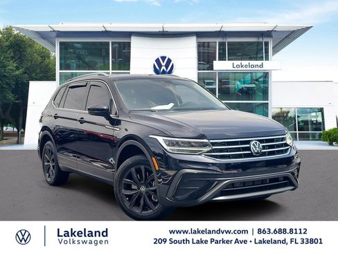 Used 2024 Volkswagen Tiguan SE FWD image 1