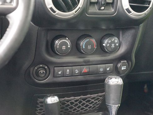 Used 2016 Jeep Wrangler Unlimited Sahara w/ Dual Top Group image 23